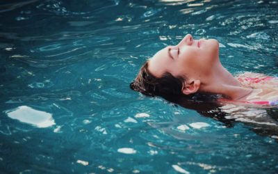 Aménagez votre terrasse avec une piscine design et confortable